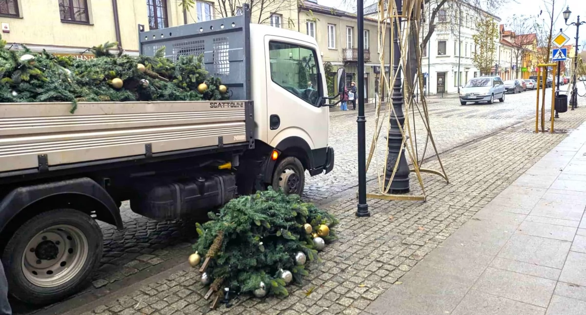 Miasto, Święta coraz bliżej Świętojańskiej powstają dekoracje - zdjęcie, fotografia