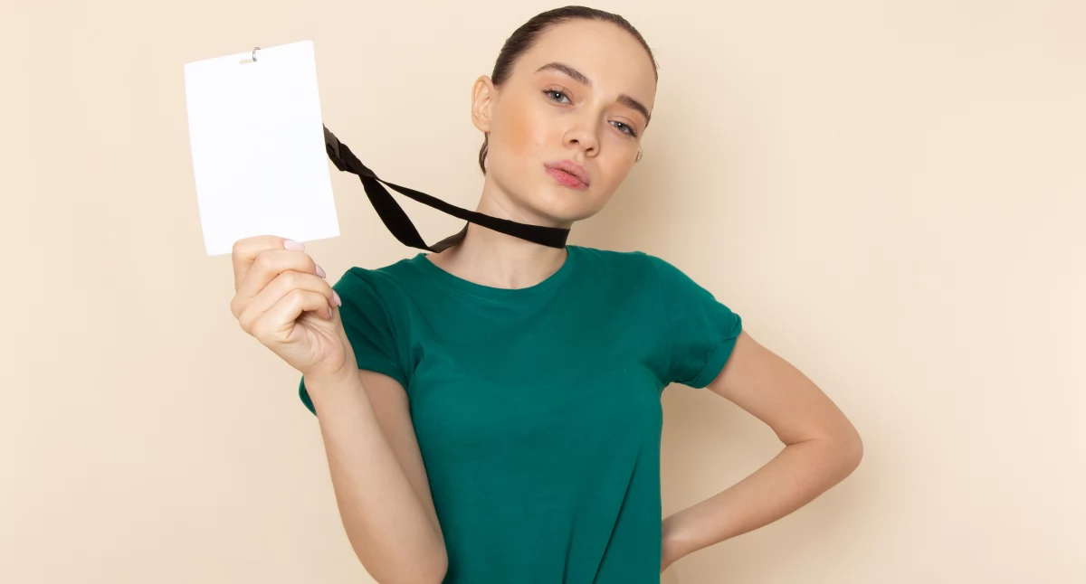 Artykuł zewnętrzny, Smycze nadrukiem które zamieniają uczestników eventu ambasadorów marki - zdjęcie, fotografia