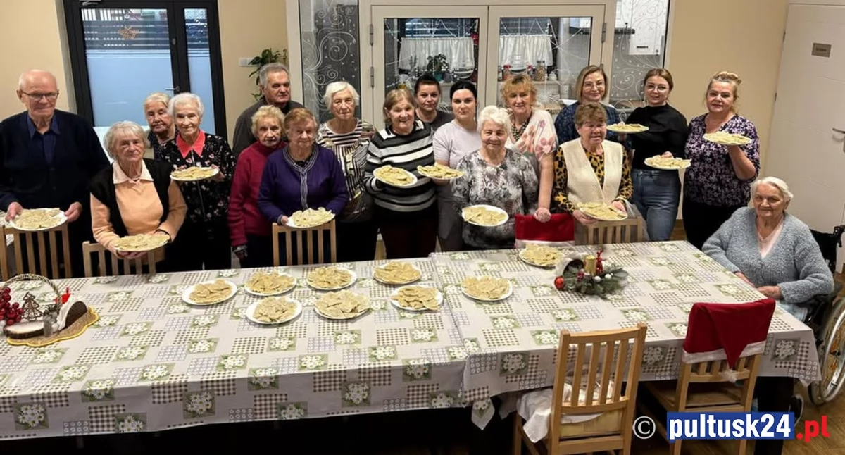 Społeczeństwo, Chłopaki! grube! czyli lepienie pierogów pułtuskim - zdjęcie, fotografia