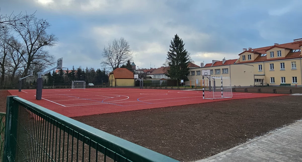 Szkoły średnie , Sportowy przełom pułtuskim Prusie Nowoczesne boisko wielofunkcyjne staje rzeczywistością - zdjęcie, fotografia
