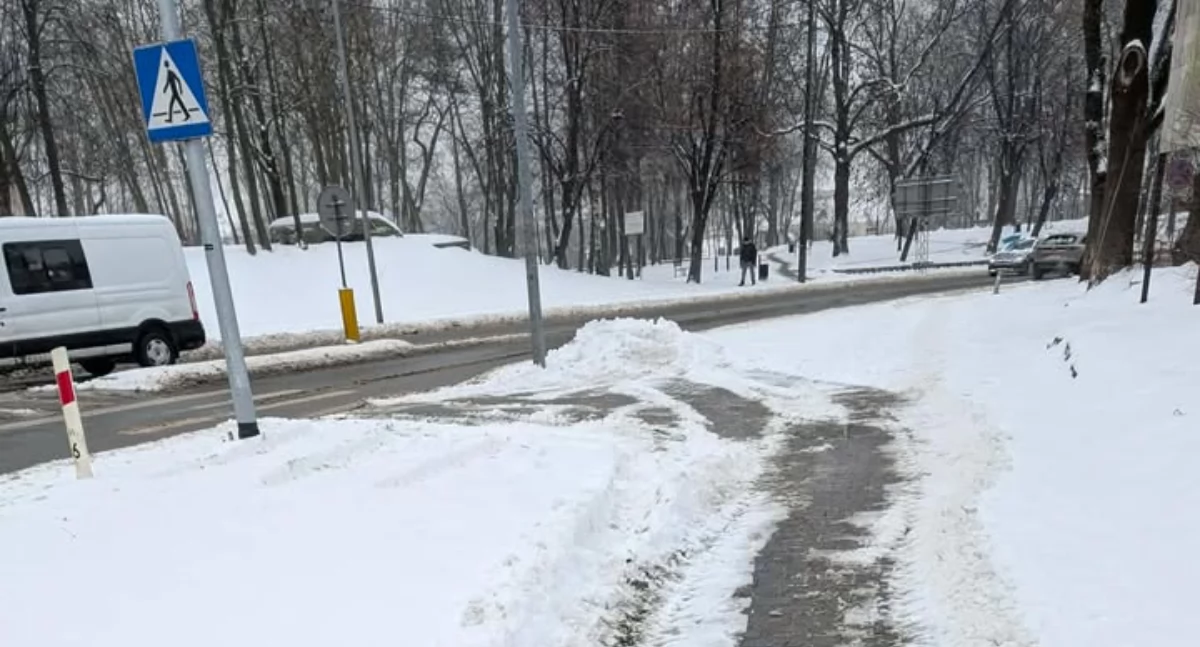 Społeczeństwo, Ciężarówki utknęły Maja! - zdjęcie, fotografia