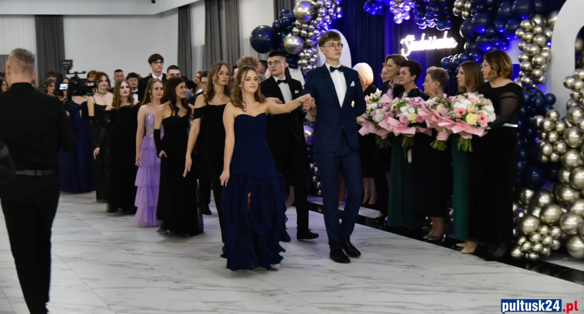 Społeczeństwo, Poloneza zacząć! Studniówka maturzystów Piotra Skargi Pułtusku - zdjęcie, fotografia