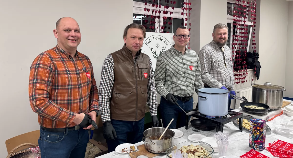 WIELKA ORKIESTRA ŚWIĄTECZNEJ POMOCY, Pierogi żurek pasztet wielkie serca myśliwi „Huberta” zagrali WOŚP - zdjęcie, fotografia