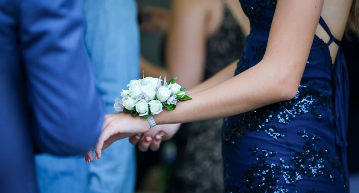 Społeczeństwo, Sezon studniówkowy pełni… wszędzie bezpiecznie - zdjęcie, fotografia