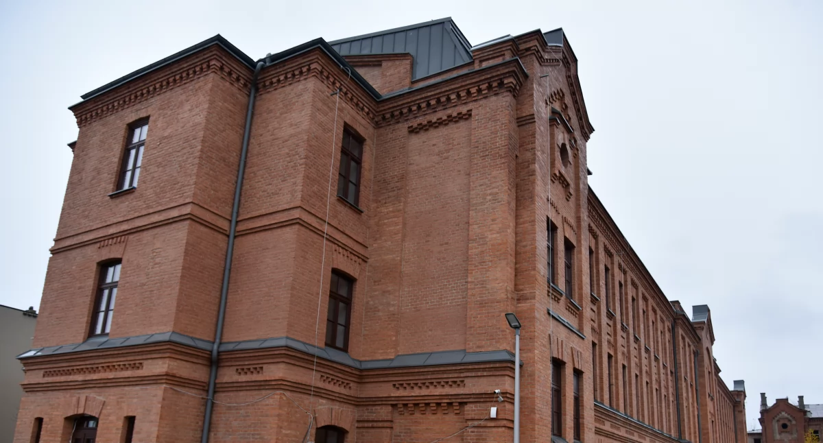 Miasto, Wyjaśnienia sprawie lokali dawnych koszarach - zdjęcie, fotografia