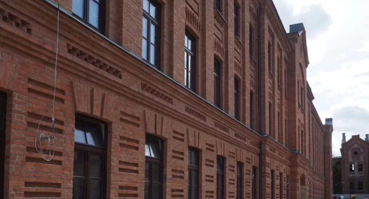 Miasto, wasza wojna chodzi ludzi Mieszkańcy komentują zamieszanie budynkiem koszar - zdjęcie, fotografia