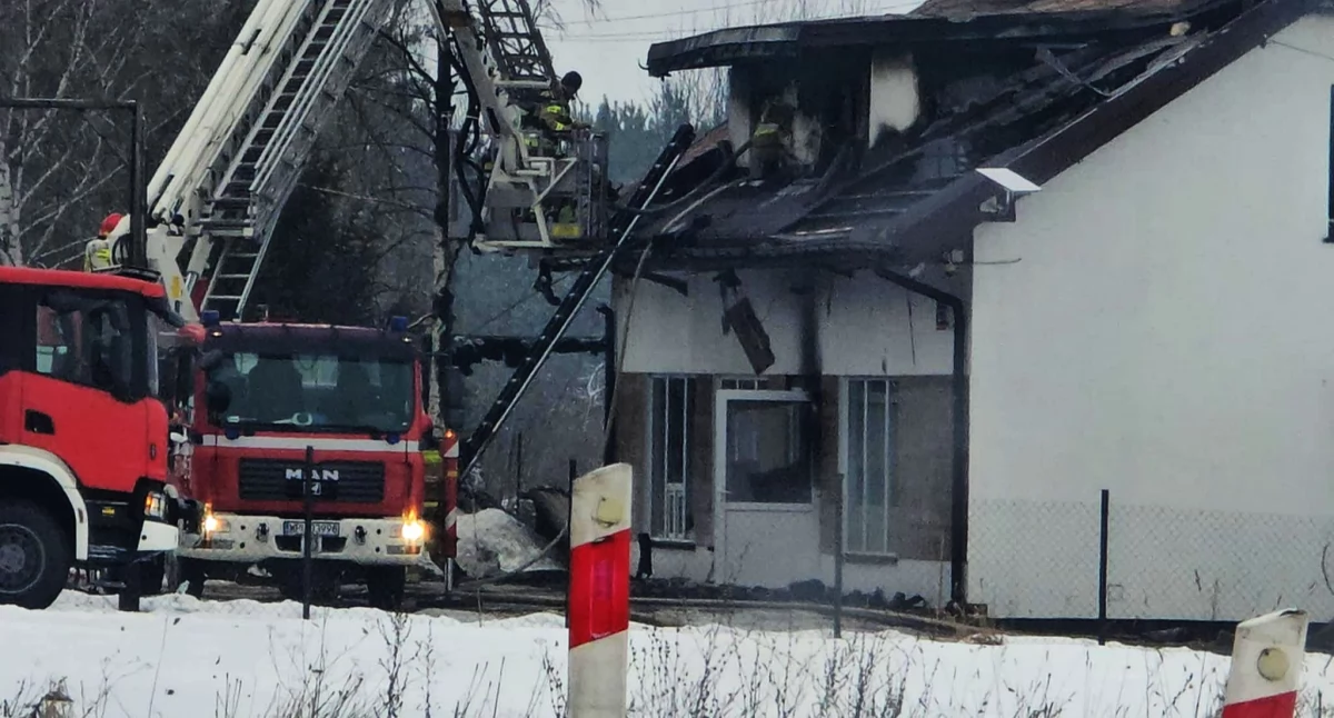 Pożary, zastępów gasiło wielki pożar Dzierżeninie Oficjalne informacje pułtuskiej Straży Pożarnej - zdjęcie, fotografia