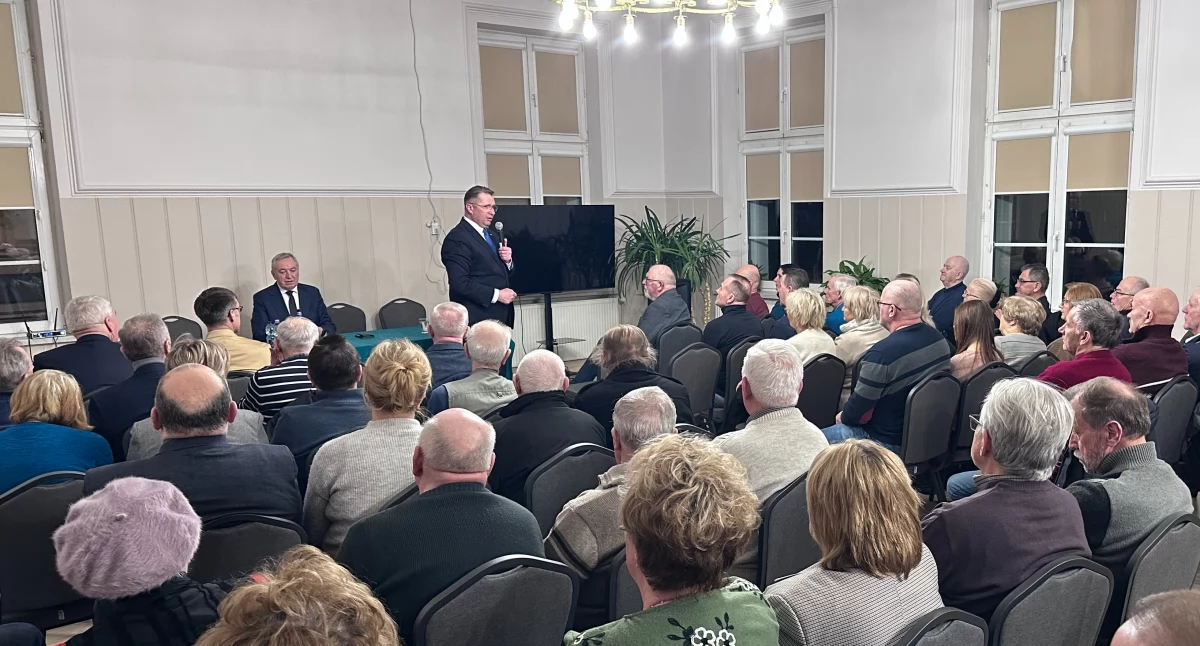 W polityce, Między cudem węglem polityczny wieczór Pułtusku - zdjęcie, fotografia