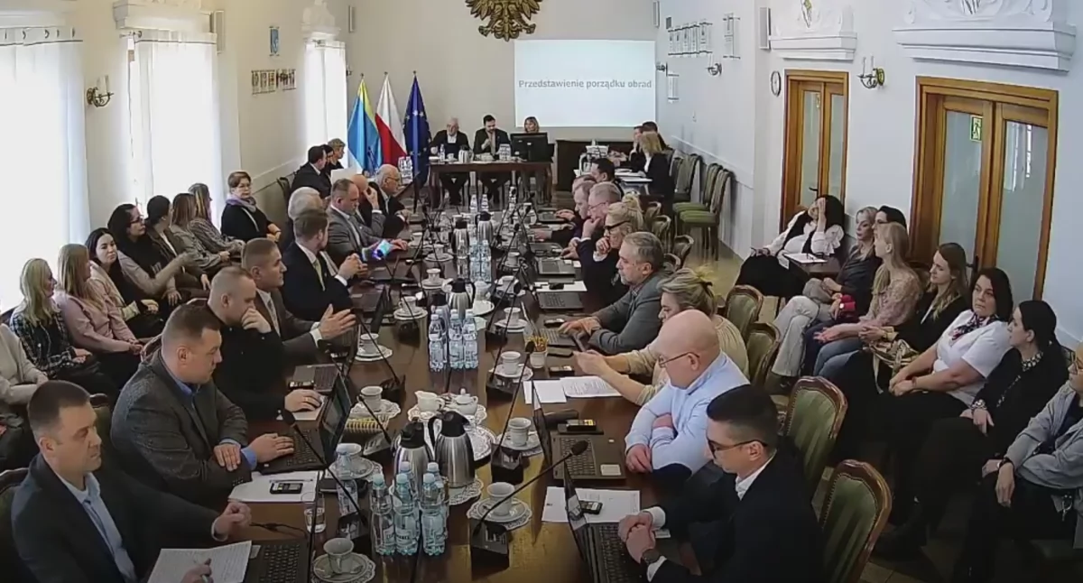 W polityce, Sesja Miejskiej relacja żywo aktualizowana - zdjęcie, fotografia