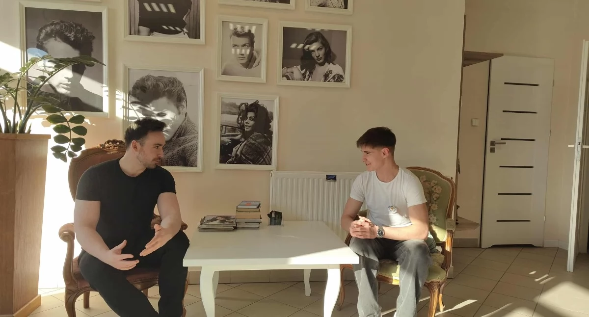 Wywiad, Łukasz Rembecki absolwent Ruszkowskiego Pułtusku opowiada swoich pasjach pracy planach przyszłość - zdjęcie, fotografia