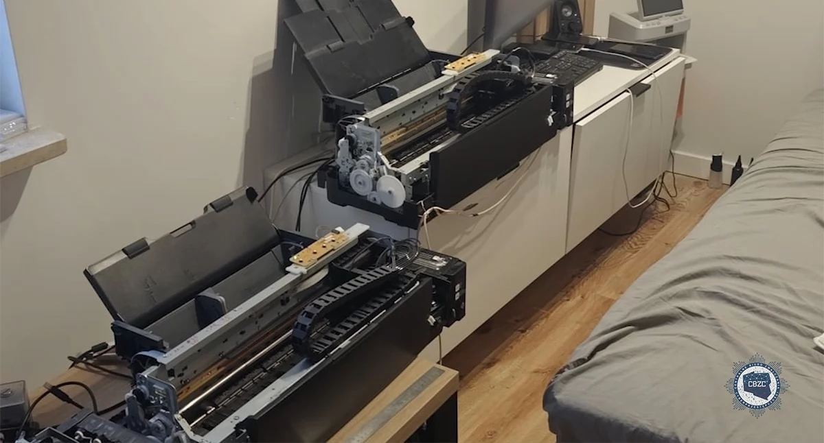 Policja, Rozbito grupę fałszerzy Emerytowany mundurowy Ukrainy „fabryka” banknotów [FILM] - zdjęcie, fotografia