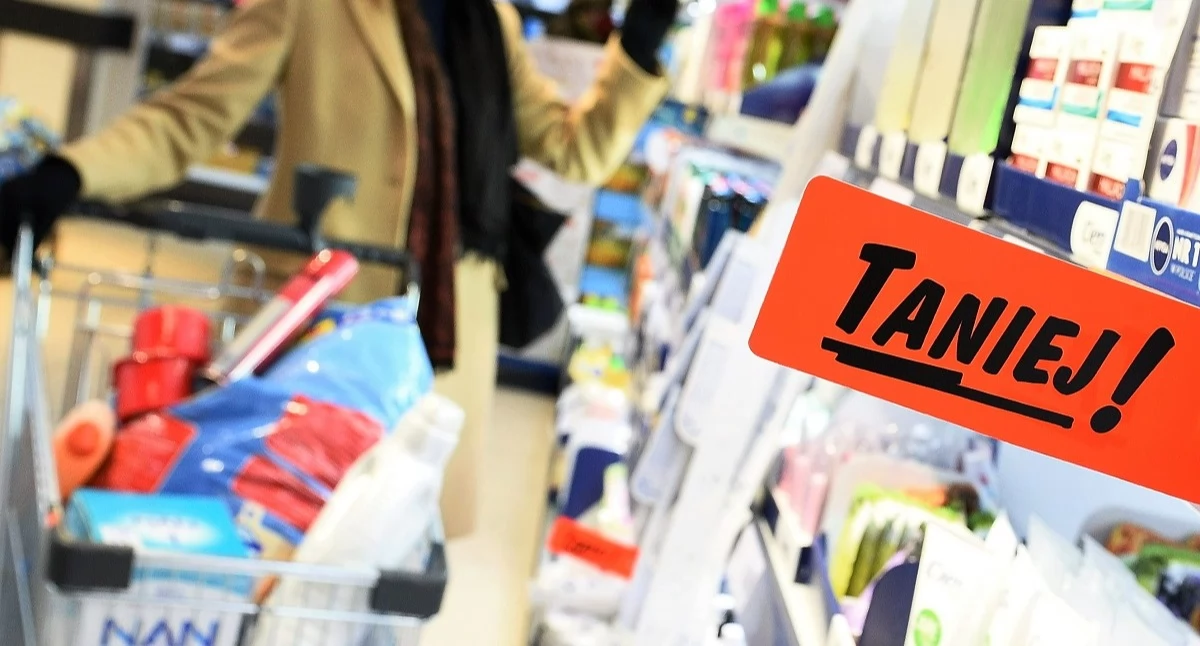 Społeczeństwo, Polacy liczą tańsze zakupy wielkanocne dzięki cenowej wojnie [BADANIE] - zdjęcie, fotografia