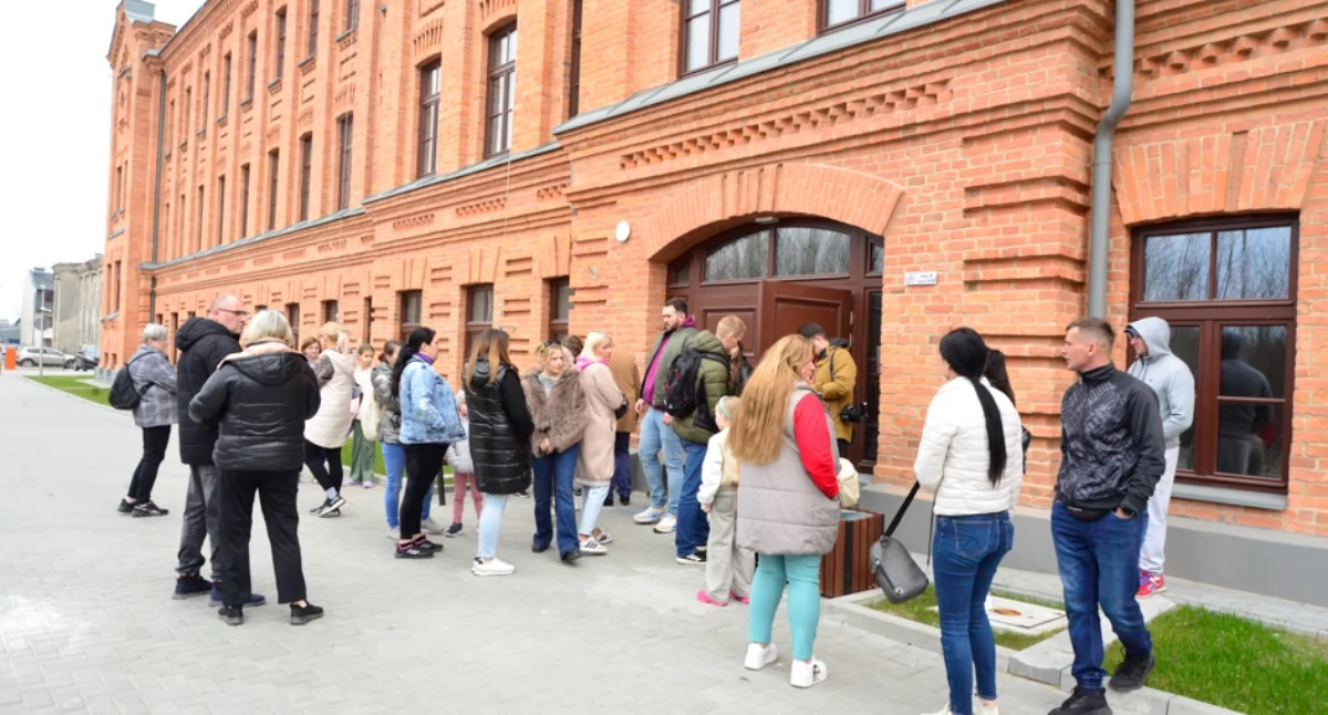Inwestycje, środę przekazanie umów mieszkańcy coraz bliżej wprowadzenia Tysiąclecia - zdjęcie, fotografia