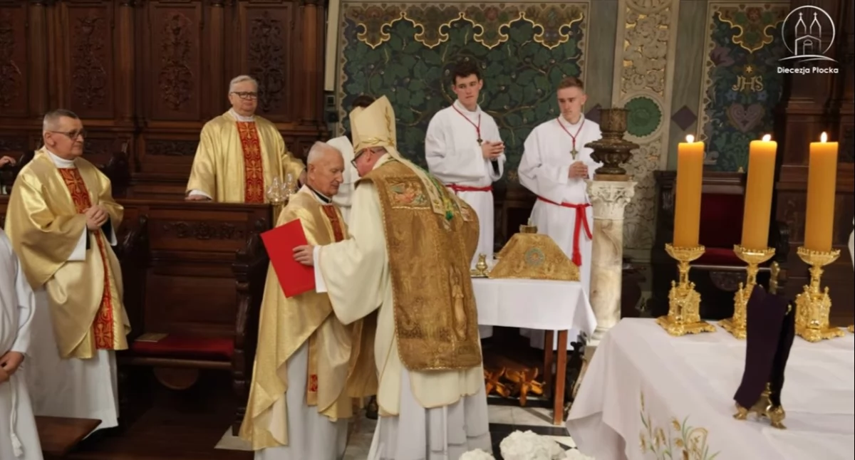 Wiara, Papież kieruje szczególne życzenia Nowaka najstarszego księdza Diecezji Płockiej - zdjęcie, fotografia