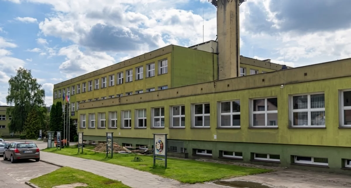 Policja, Bezmyślny wandalizmu pułtuską szkołą Sprawcy namierzeni dzięki kamerom - zdjęcie, fotografia