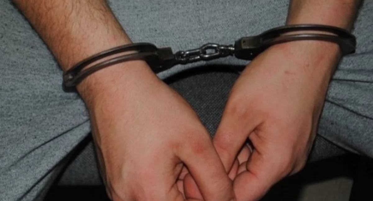 Policja, latek Pułtuska przez miesiące niepostrzeżenie wynosił drogie zapachy Wpadł gorącym uczynku - zdjęcie, fotografia