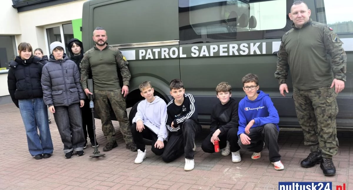 Społeczeństwo, Bombowe pozdrowienia… tylko Anek! Przypominamy tekst okazji Sapera - zdjęcie, fotografia