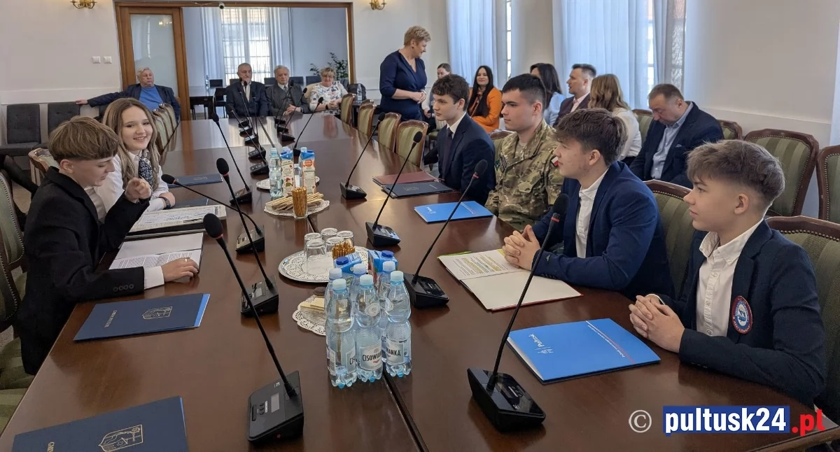 Samorząd , Prezydium Młodzieżowej dziś pełnym składzie - zdjęcie, fotografia