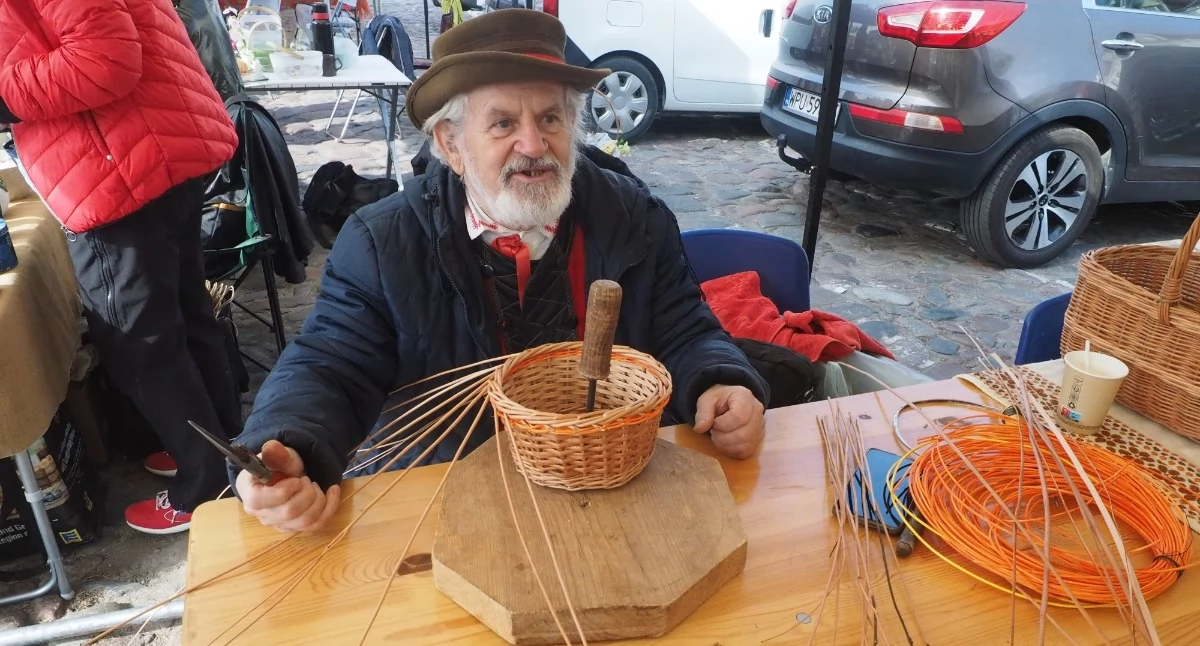 Tradycja, Robię koszyki Wiesław Kuskowski sukces polskiego plecionkarstwa - zdjęcie, fotografia