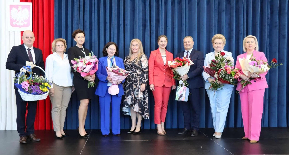 Edukacja, Przyszłość należy którzy wierzą piękno swoich marzeń pożegnanie absolwentów „Ruszkowskiego” - zdjęcie, fotografia