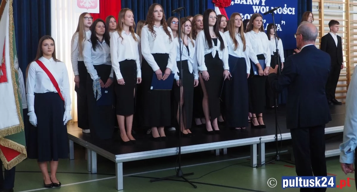 Edukacja, Majowe święta „Ruszkowskim” Lekcja patriotyzmu pamięci - zdjęcie, fotografia