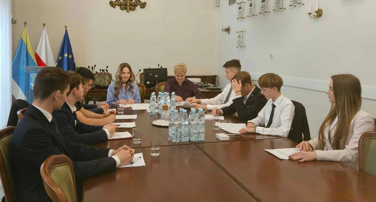 Sprawy społeczne, Druga sesja Młodzieżowej Gminy Pułtusku - zdjęcie, fotografia