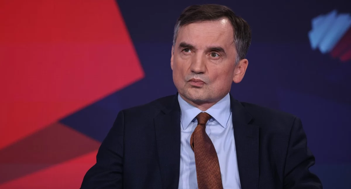 W polityce, Wyjazd Zbigniewa Ziobry może zaszkodzić notowaniom sondaż - zdjęcie, fotografia