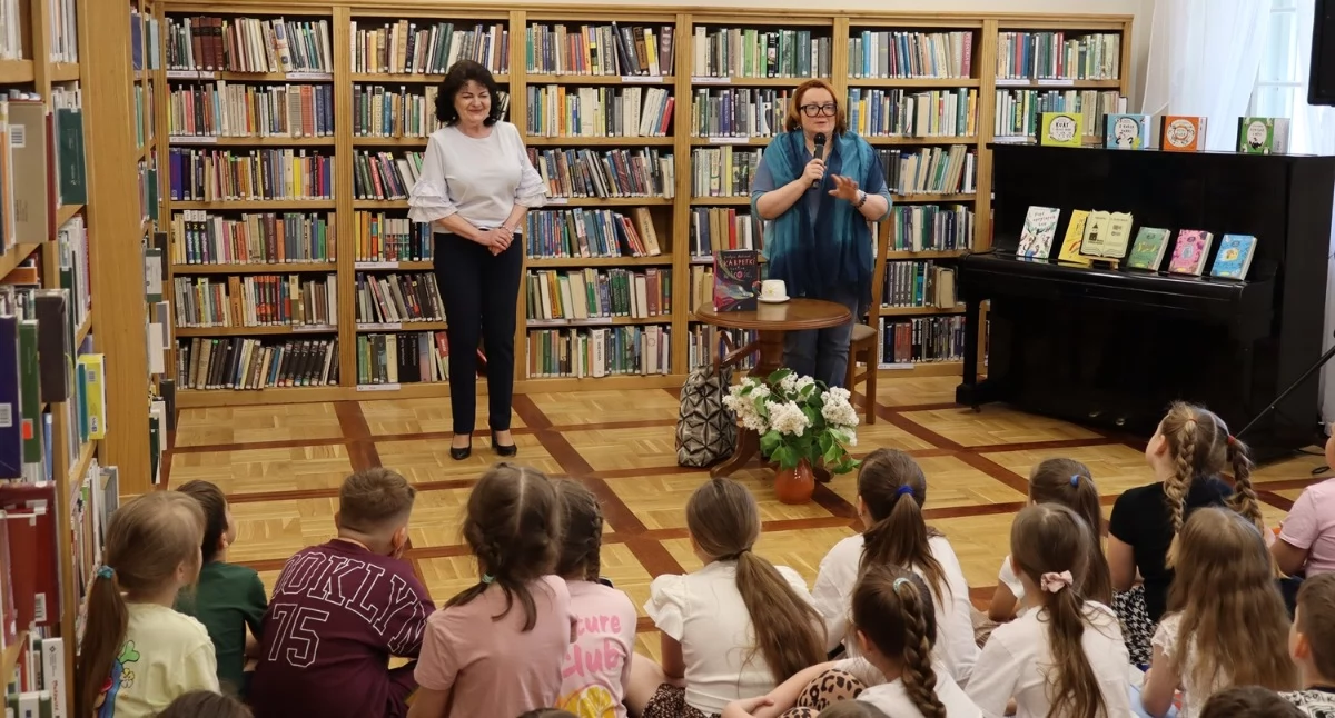 Kultura, Skarpetkowe szaleństwo Bibliotece - zdjęcie, fotografia
