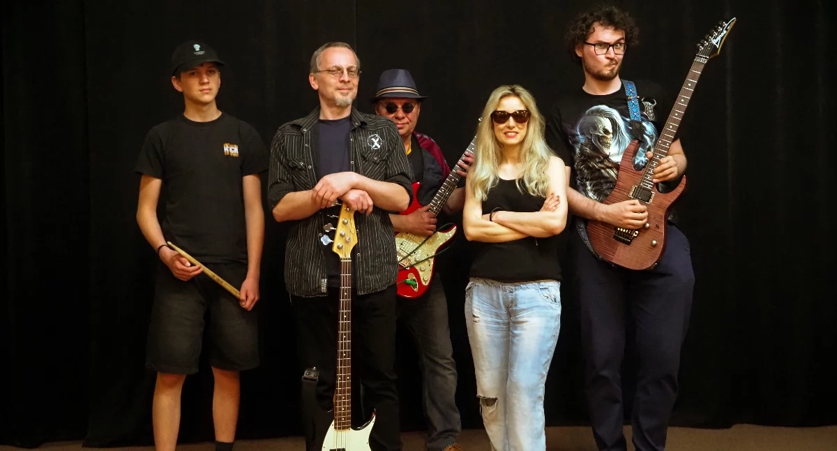 Muzyka, Light! Namiesza rockandrollowej scenie! - zdjęcie, fotografia