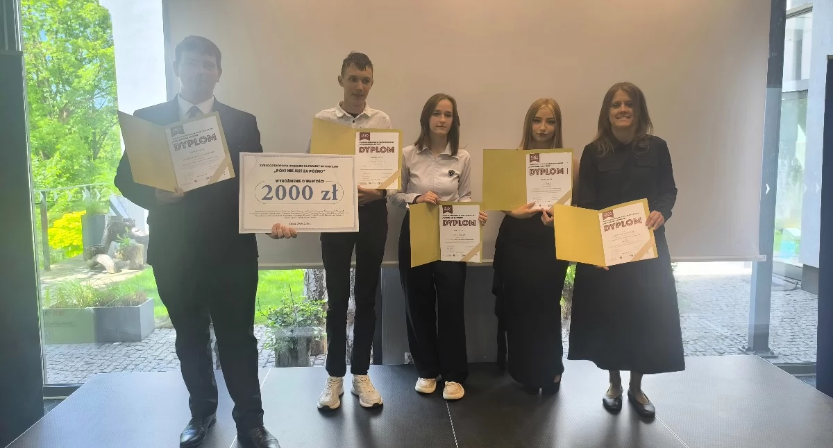 Edukacja, Historia Pułku Piechoty doceniona Polsce Sukces uczniów Trójki ogólnopolskim konkursie! - zdjęcie, fotografia