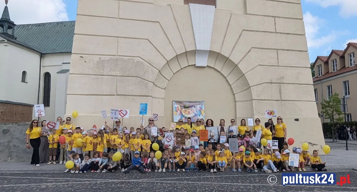 Edukacja, palimy papierosów! Marsz Antynikotynowy Przedszkola Miejskiego Pułtusku - zdjęcie, fotografia