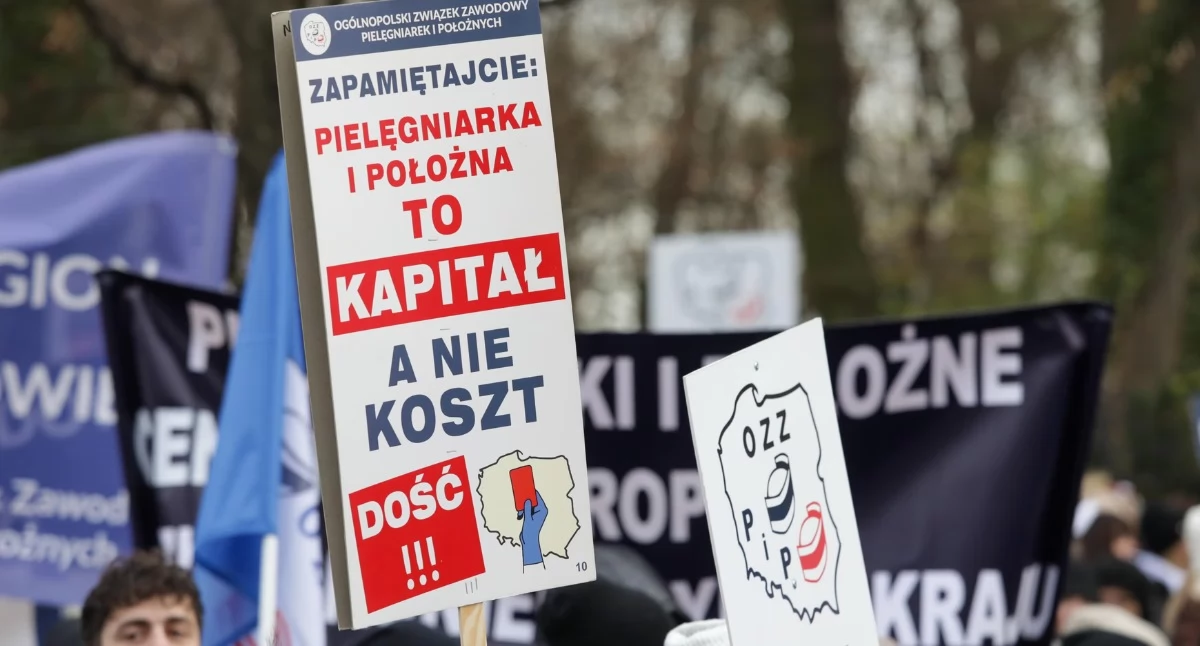 Społeczeństwo, Rekordowe wyrównania pielęgniarek przyznaje ponad szpitale płacą  - zdjęcie, fotografia