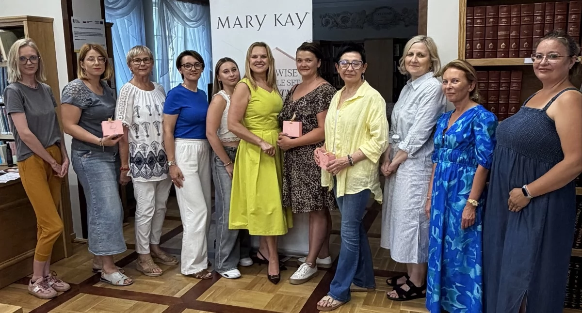 Celebrowanie kobiecości - czyli warsztaty piękna w pułtuskiej bibliotece