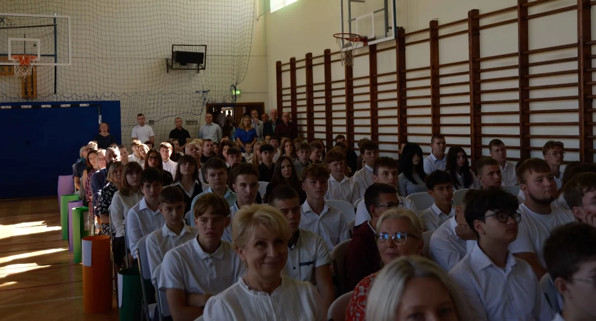 Edukacja, Zespół Szkół Golądkowie rozpoczął szkolny - zdjęcie, fotografia