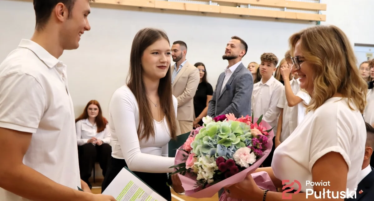WIADOMOŚCI ZE STAROSTWA POWIATOWEGO, Dyrektor Ilona Kołodziejska czele Zespołu Szkół Bolesława Prusa - zdjęcie, fotografia