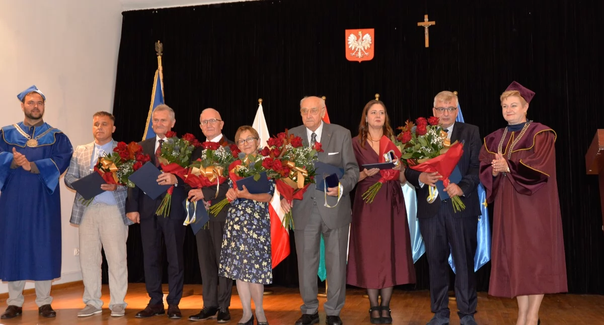Nadzwyczajna Sesja Rady Miejskiej w Pułtusku. Zasłużeni dla miasta Pułtuska uhonorowani medalami