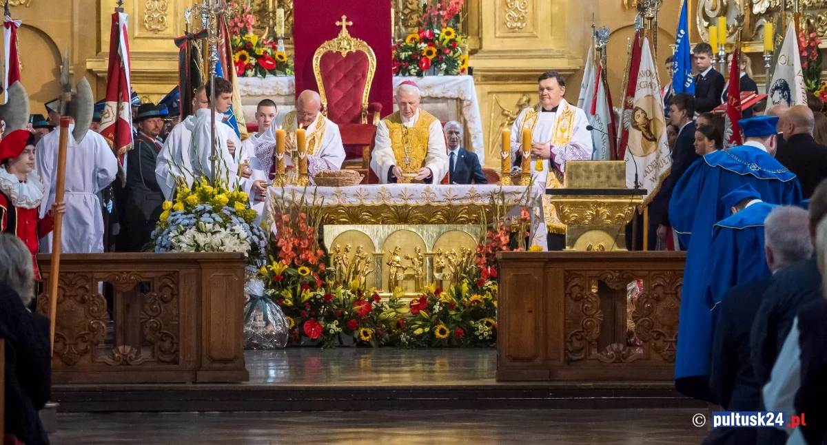 Uroczysty odpust w pułtuskiej bazylice. Biskup Piotr Libera modlił się w intencji mieszkańców