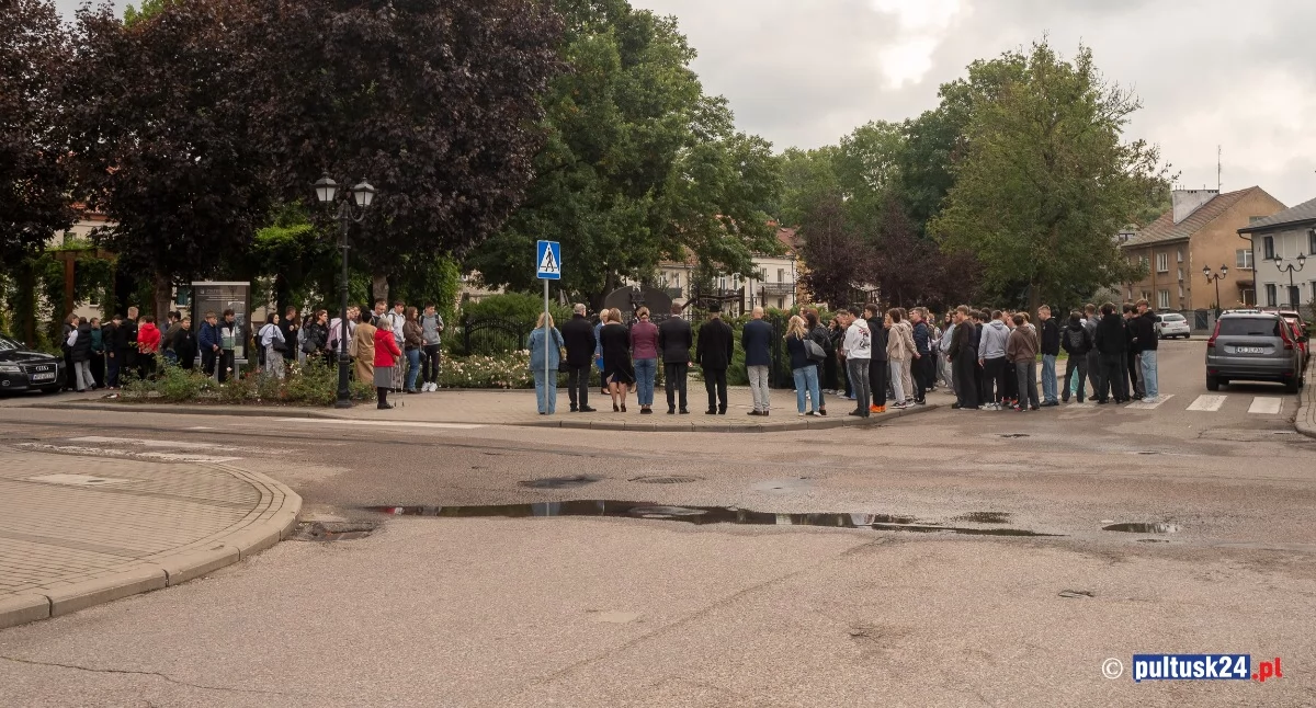 A może wystarczy symboliczny znicz? Pamięć o pułtuskich Żydach w cieniu obrazów ze strefy Gazy
