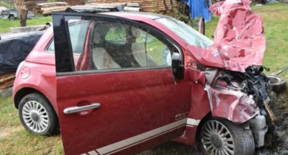U sąsiadów: Pijana 25-latka uciekała przed policją, taranując auto i ogrodzenie posesji