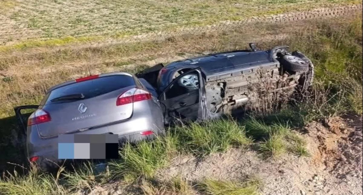 Zderzenie dwóch aut na obwodnicy Pułtuska. Trzy osoby trafiły do szpitala
