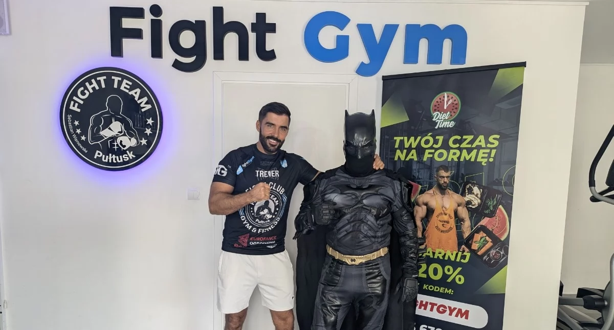 Pułtuski Batman i Damian Jabłoński pobiegną dla dzieciaków. Całodzienna akcja w Fight Gym na rzecz domów dziecka w Wyszkowie