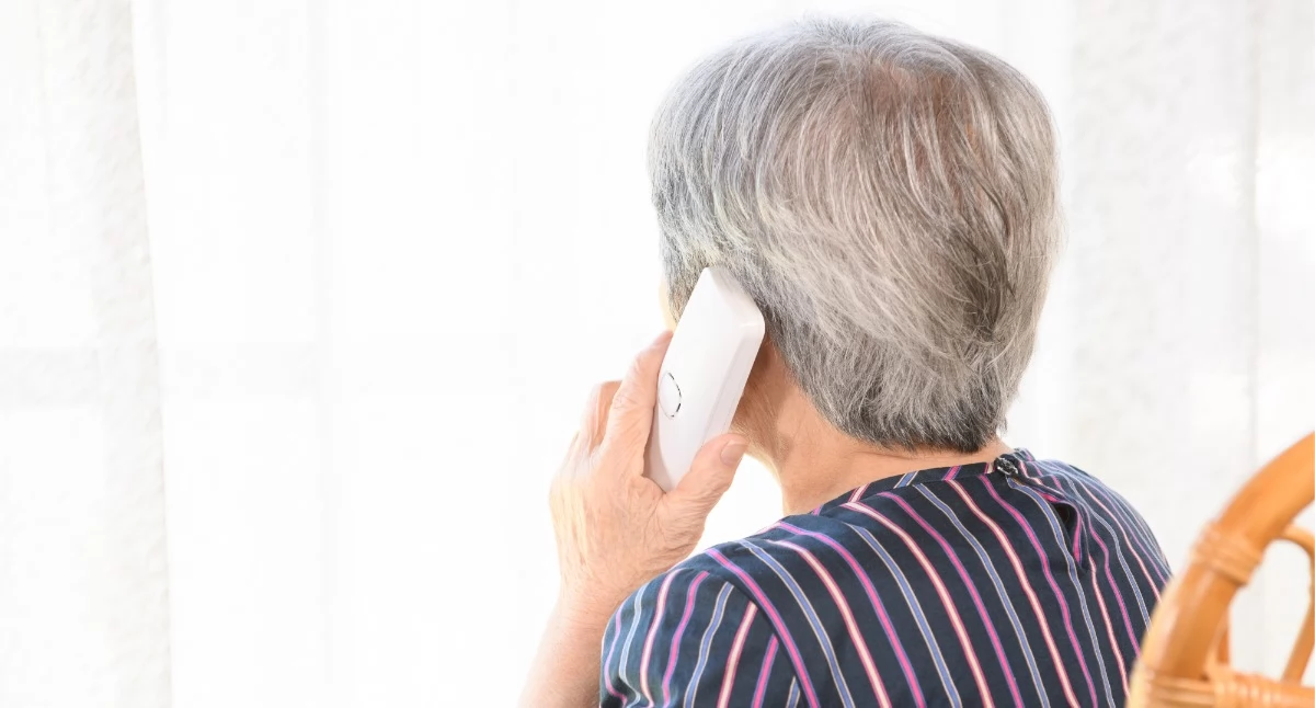 Ku przestrodze. Dramatyczny telefon i walka z czasem. 82-latka z powiatu płońskiego nie dała się nabrać oszustom