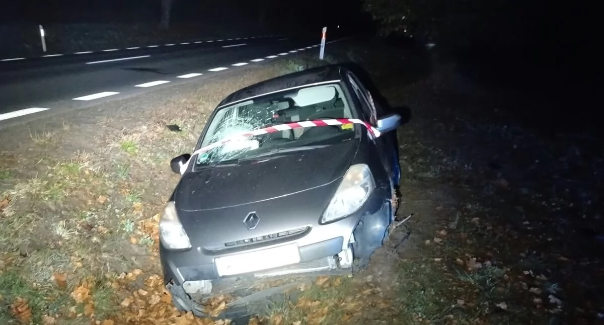 Pijany kierowca wjechał do rowu. Miał dożywotni zakaz, trafi prosto za kratki