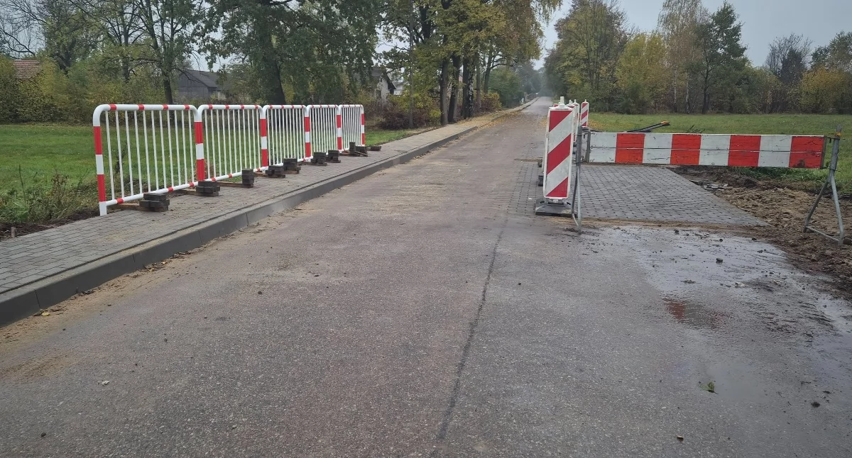 Inwestycje, gminie Obryte dobiega końca ważna inwestycja drogowa - zdjęcie, fotografia