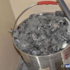 Mieszkanie na ostatnim piętrze opalane jest węglem