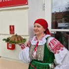 Gospodyni Anna podczas I Jarmarku Wielkanocnego w Pułtusku przed konkursem na rejbak