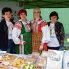 Członkinie Koła podczas Jarmarku Wielkanocnego w Pułtusku w 2023 roku - KGW w Dębinach...