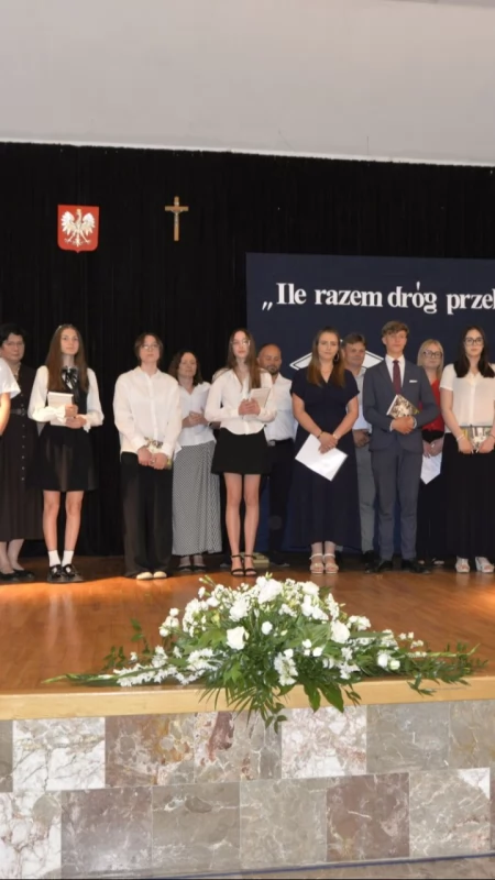 Wzruszające pożegnanie ósmoklasistów z Czwórki