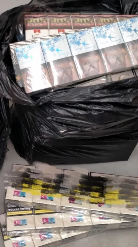   Kontrabanda w osiedlowym sklepie. Pułtuscy kryminalni przejęli tysiące nielegalnych papierosów