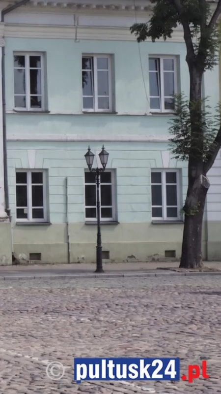 Elewacja zabytkowej kamienicy po dawnej siedzibie policji odzyska blask. Gmina ogłosiła przetarg